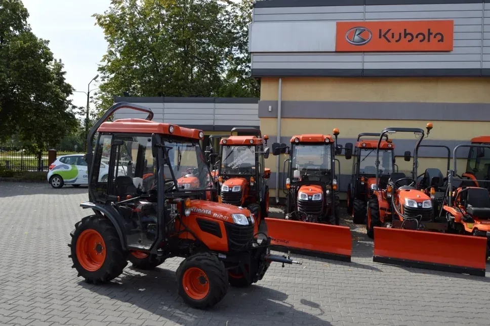Maszyna z kategorii maszyny komunalne kubota, zdjęcie 3 z oferty.