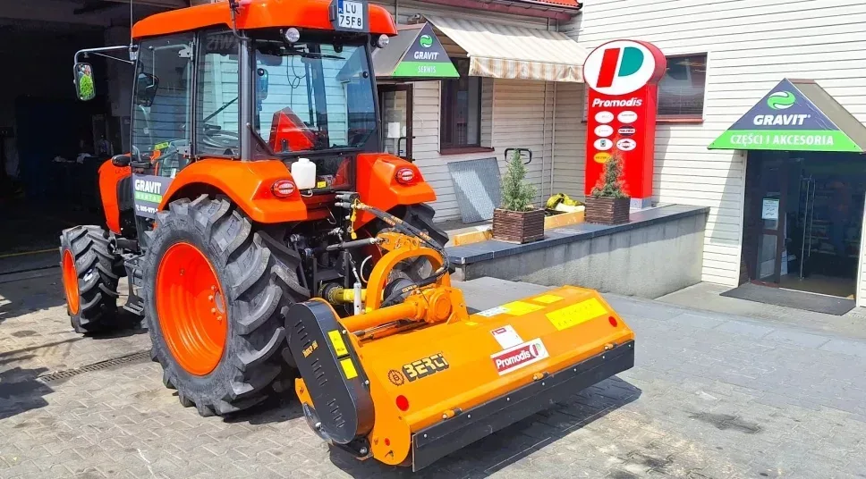 Wynajem ciągnika Kubota L2, miniatura zdjęcia 2 z 9.