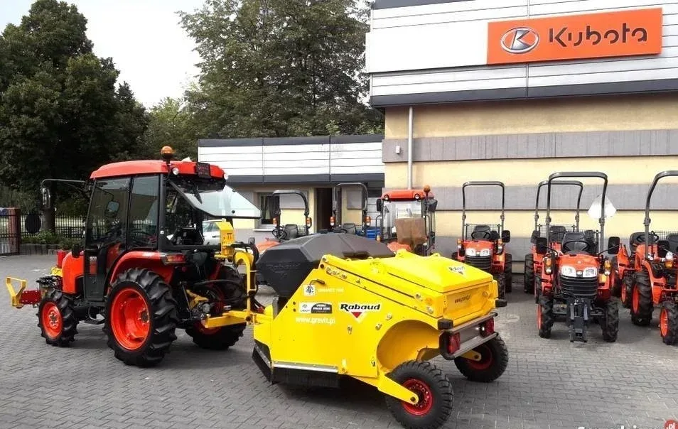 Wynajem ciągnika Kubota L2, miniatura zdjęcia 4 z 9.