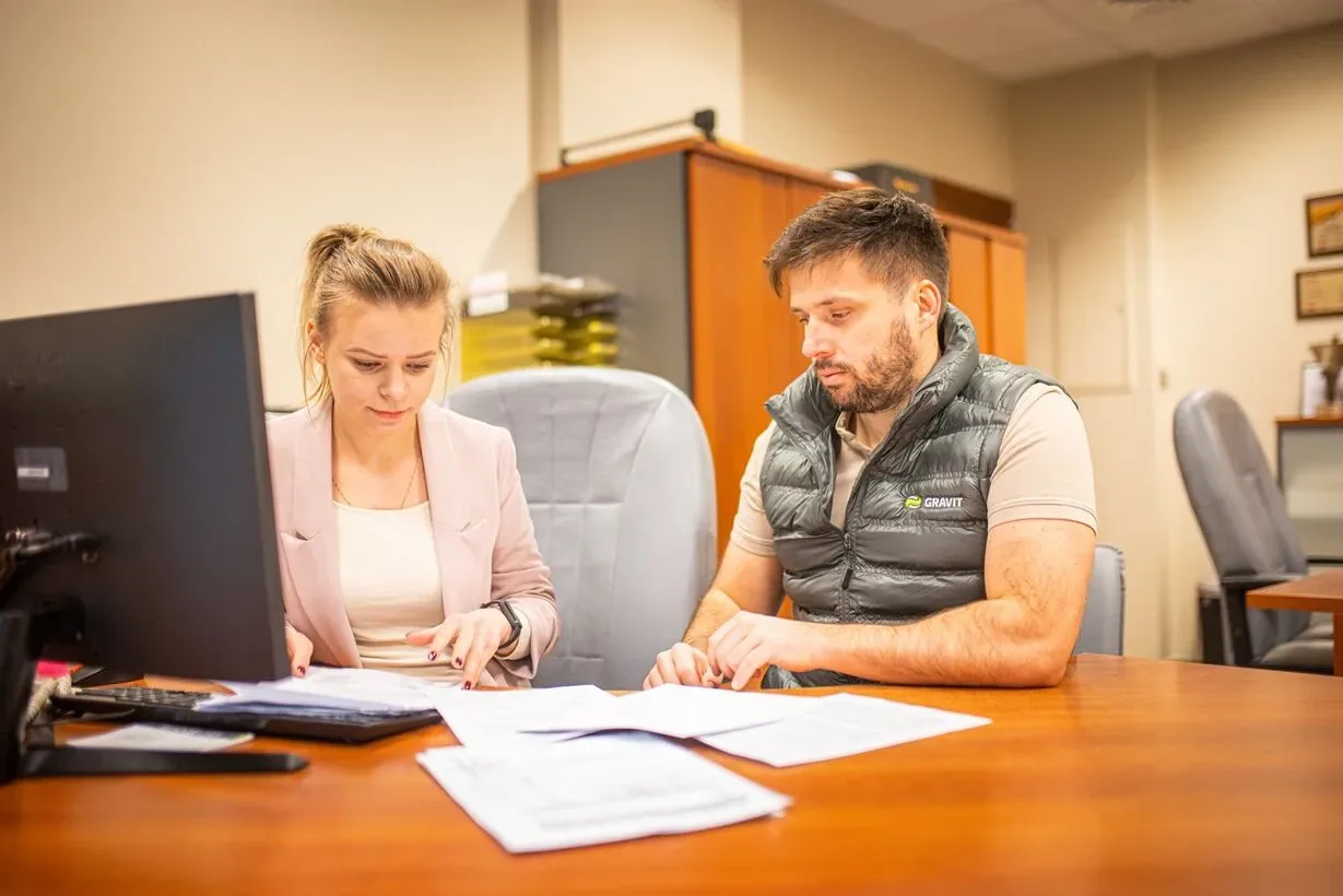 Artykuł: Jak wynająć maszynę w GRAVIT Rental? Przewodnik krok po kroku Zdjęcie ilustrujące artykuł „Jak wynająć maszynę w GRAVIT Rental? Przewodnik krok po kroku”.